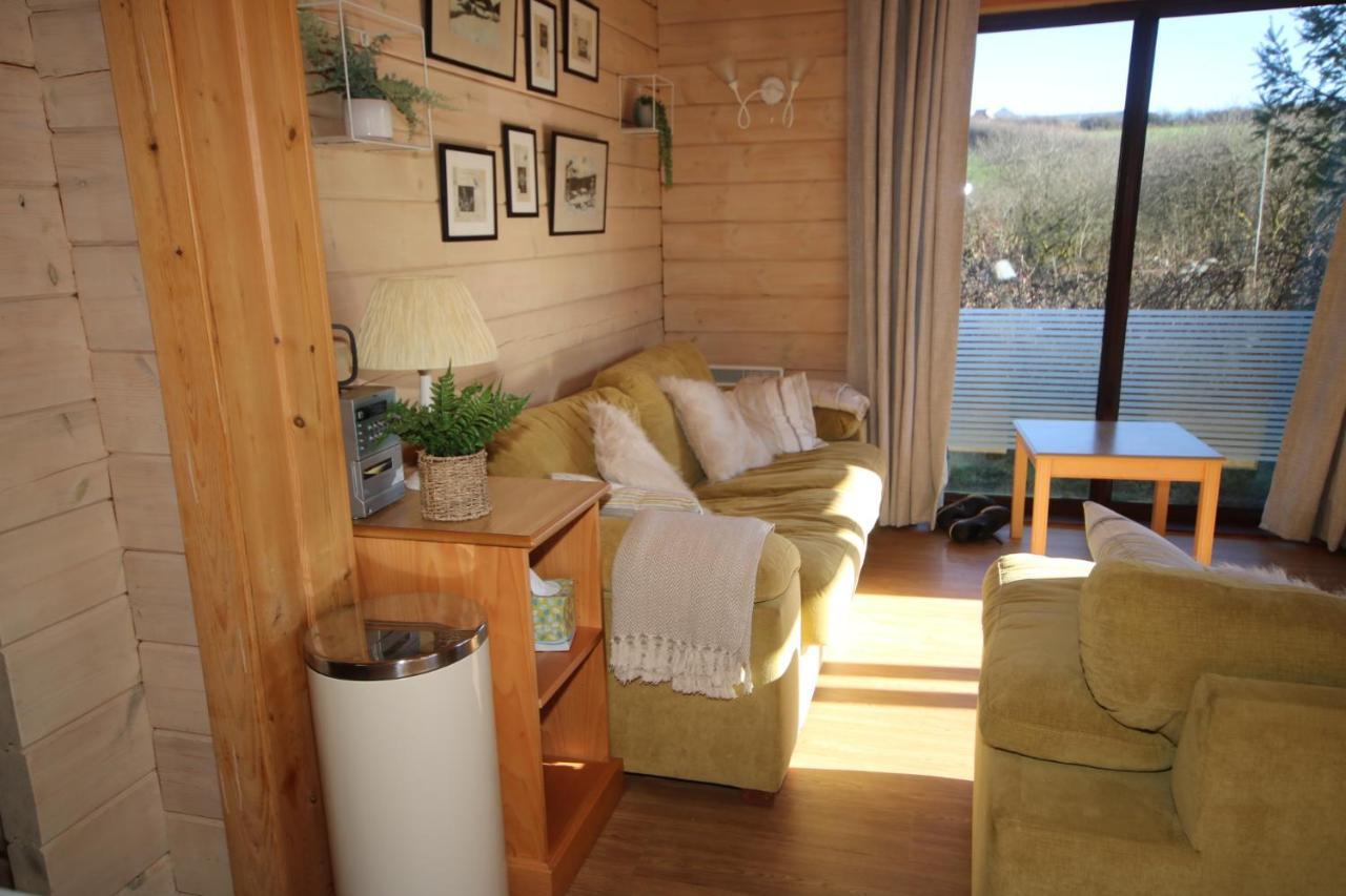 Hartland Hideaway Lodge Woolfardisworthy  Exterior photo